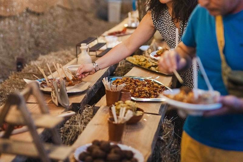 Buffet e tavolata calabrese a Petra Sky Glamping Diamante